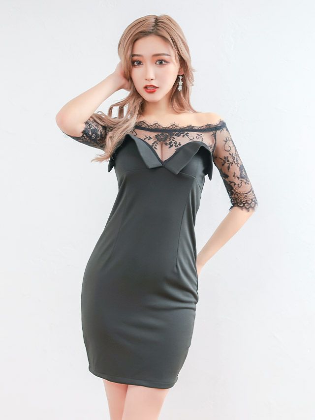 シアーブラックレースから透ける谷間が超セクシー♡タイトブラックドレス