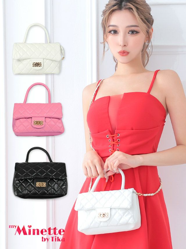 シンプルな服装にキルティングが映える！ハンドミニバッグ