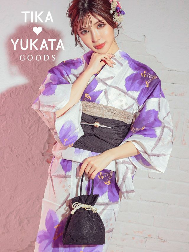 小さめサイズでコーデを邪魔しないミニ巾着バッグ