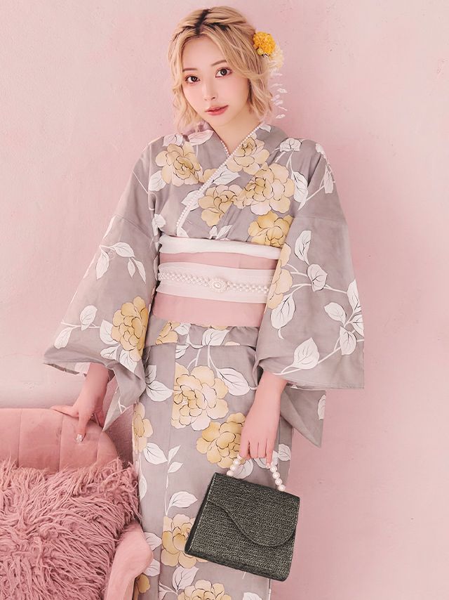 持ち手パールで可愛くシックな珍しい黒のカゴバッグ