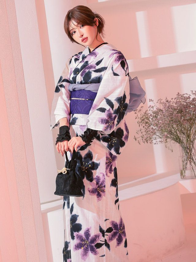 紫×黒の花模様がクラシカルなレディの雰囲気にしてくれる妖艶浴衣