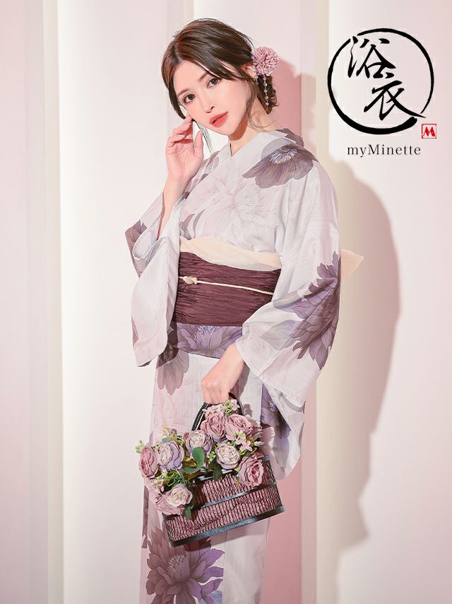 淡いトーンでまとめた大人っぽさ抜群の妖艶浴衣