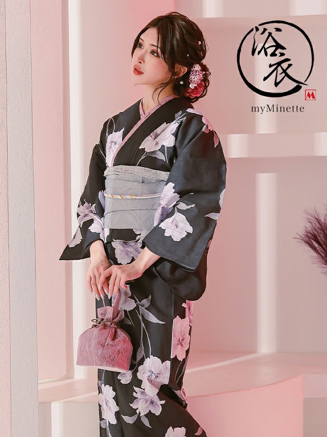 儚げな雰囲気を演出できる妖艶なブラック浴衣