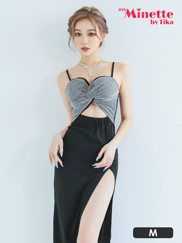 セクシーなお腹魅せとスリットが入った美脚魅せロングドレス