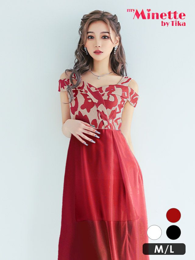 目を惹く真っ赤なドレスにジャガード柄がアクセントのオフショル風ロングドレス