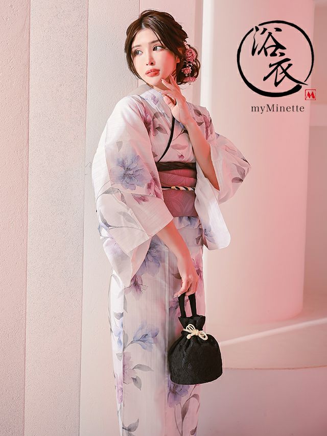 淡いカラーが女性らしさ際立てる妖艶浴衣
