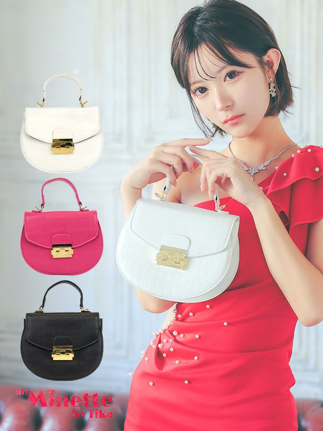 丸い形がコーデをよりキュートにしてくれるハンドバッグ