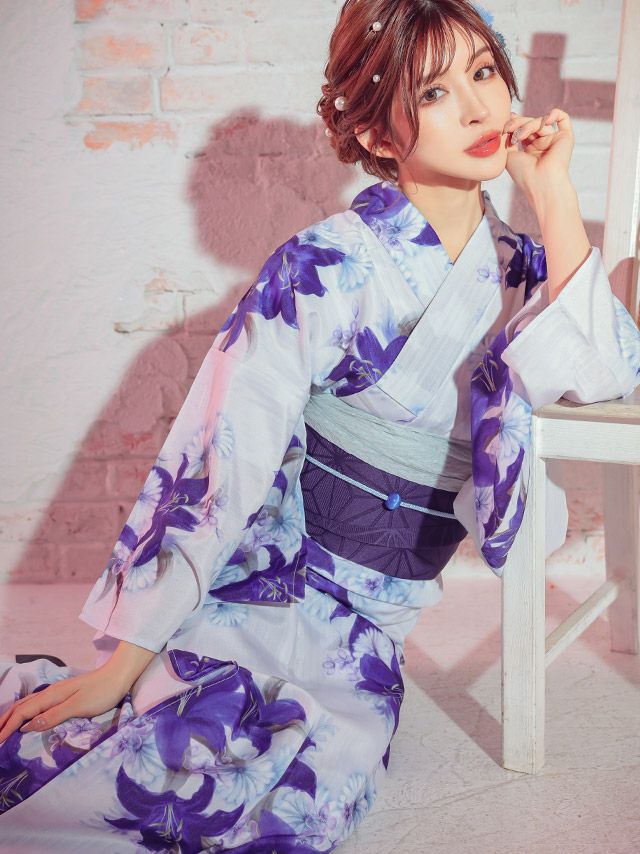 濃い紫色の花模様が華やかな大人っぽ浴衣セット