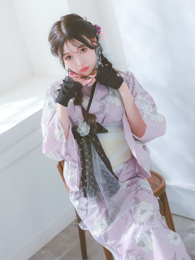 パステルの花柄がふんわり香る、守ってあげたくなる甘さ漂うSWEET浴衣