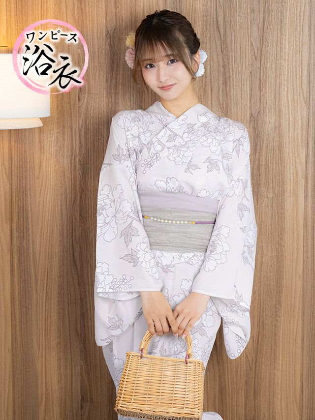 レトロな色調とポップな花火柄がミックスされた、着替え簡単＆気分上がるワンピース浴衣3点セット