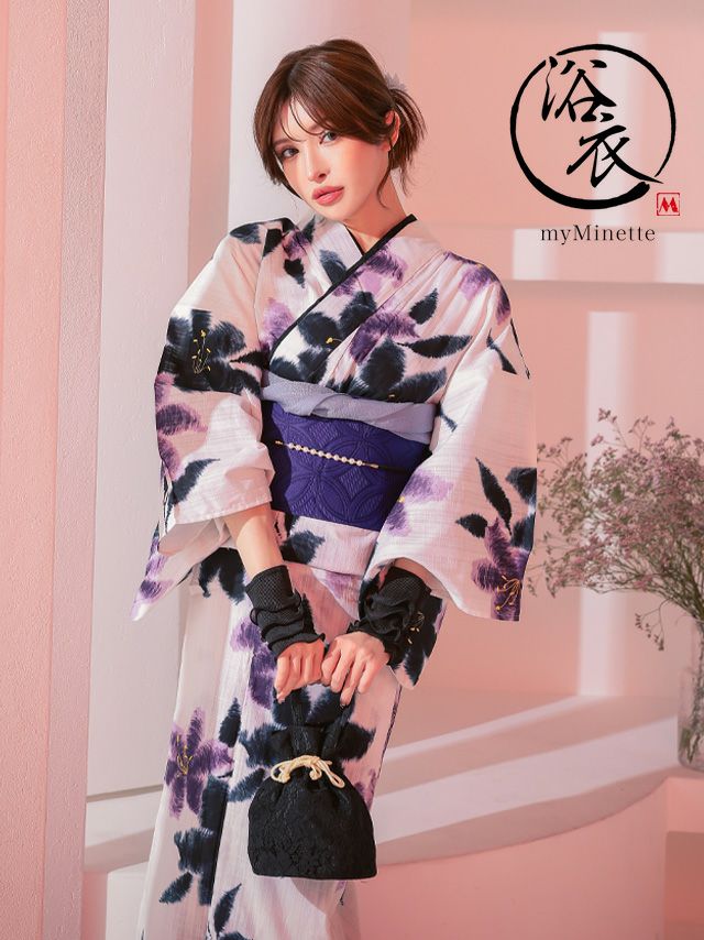 白地に彩られた2色の百合が官能的に揺れる、妖艶で花影が誘う浴衣