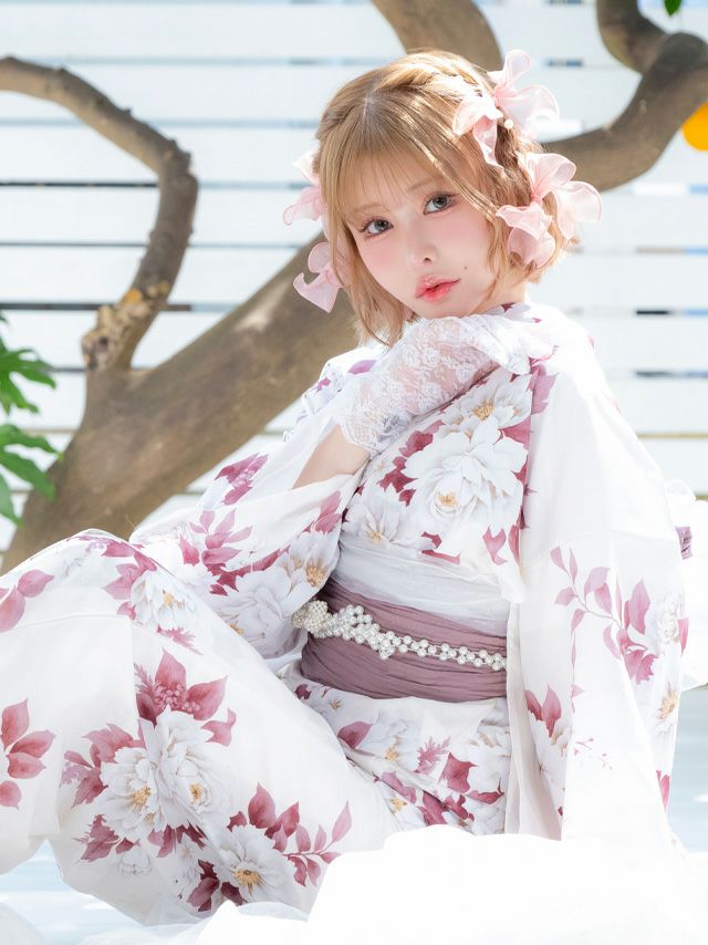 清らかな白地に牡丹が咲く、純真で上品なSWEET牡丹浴衣