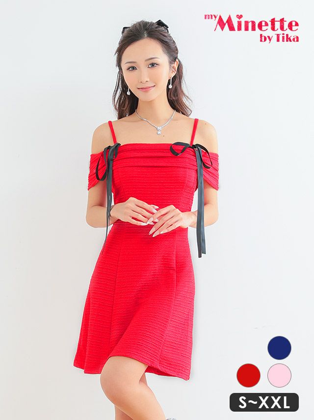 シンプルなデザインにリボンが映えるオフショルダーミニドレス
