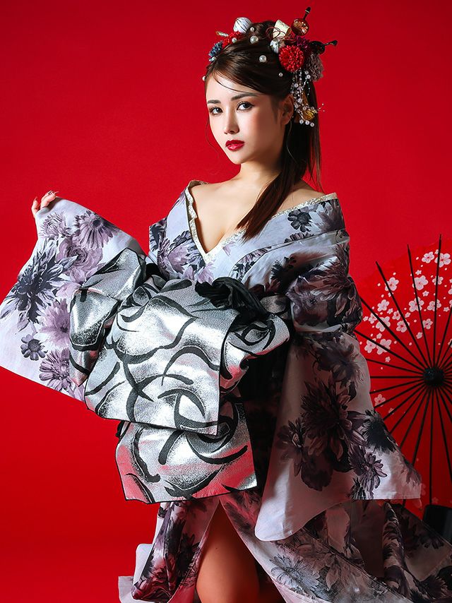 ヴィンテージ花が華やかでシルバーの帯に映える花魁浴衣セット