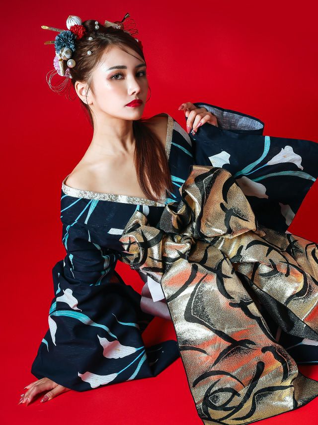 しっとり咲く菖蒲が大人っぽい花魁浴衣