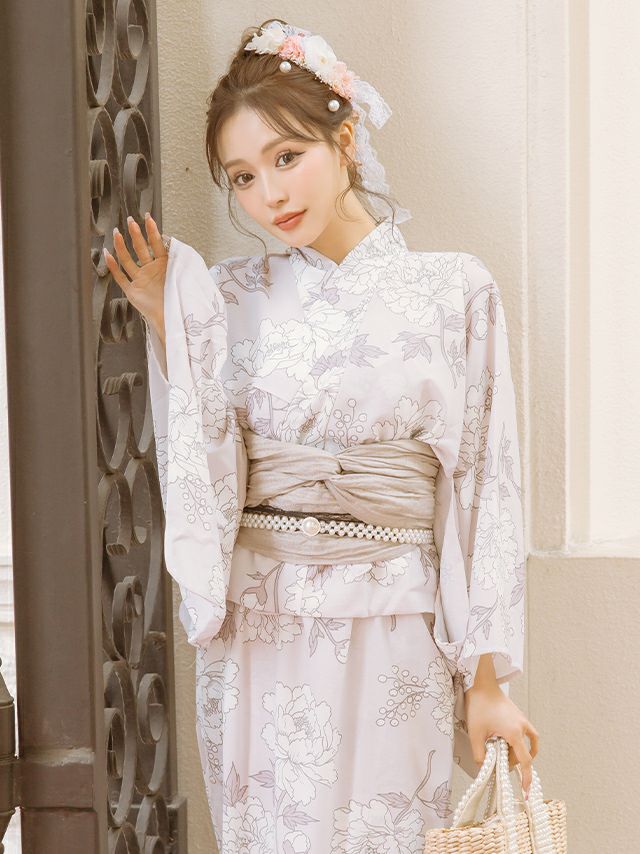 可愛らしすぎないニュアンスカラーで大人っぽい雰囲気もバッチリな浴衣セット