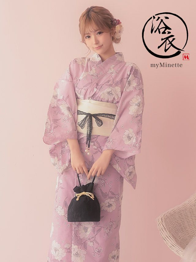 淡いピンク系の浴衣に咲く白い花模様がキュートな雰囲気の浴衣セット