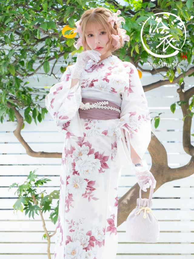 女の子らしさ満開の白地にピンクの花模様が華やかな浴衣セット