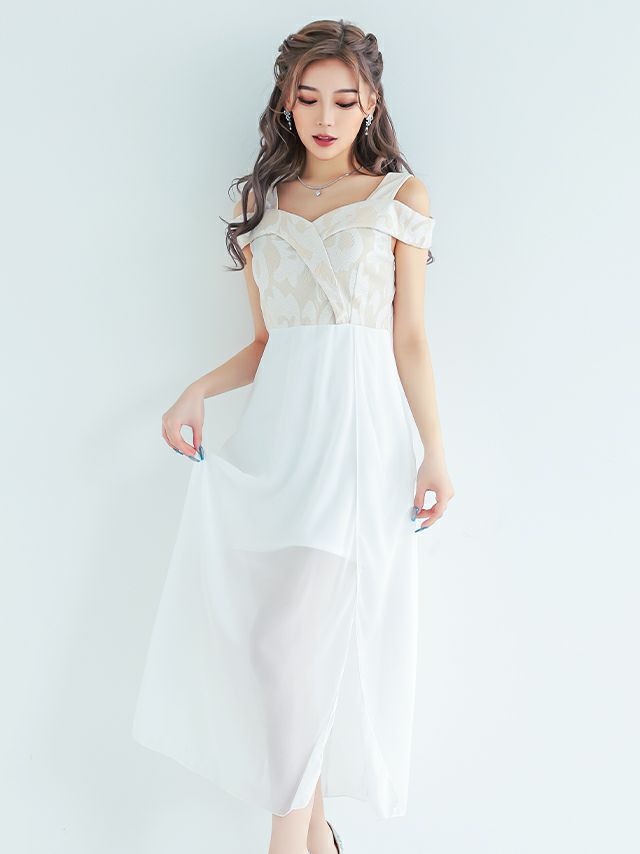 ロング丈で清楚＆上品に！ 美ラインを演出するホワイトドレス。