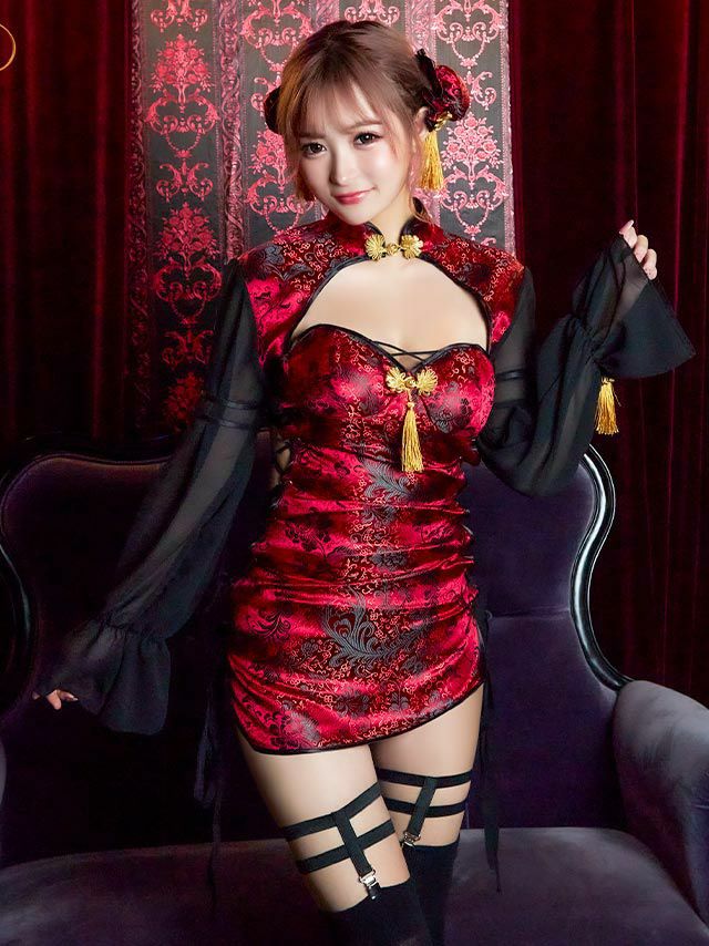 大胆な露出で人気間違いなしなセクシーチャイナコスプレ
