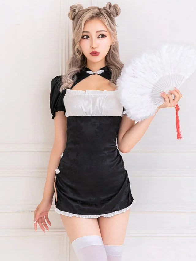 背中が大胆に開いたデザインがセクシーなチャイナコスプレ