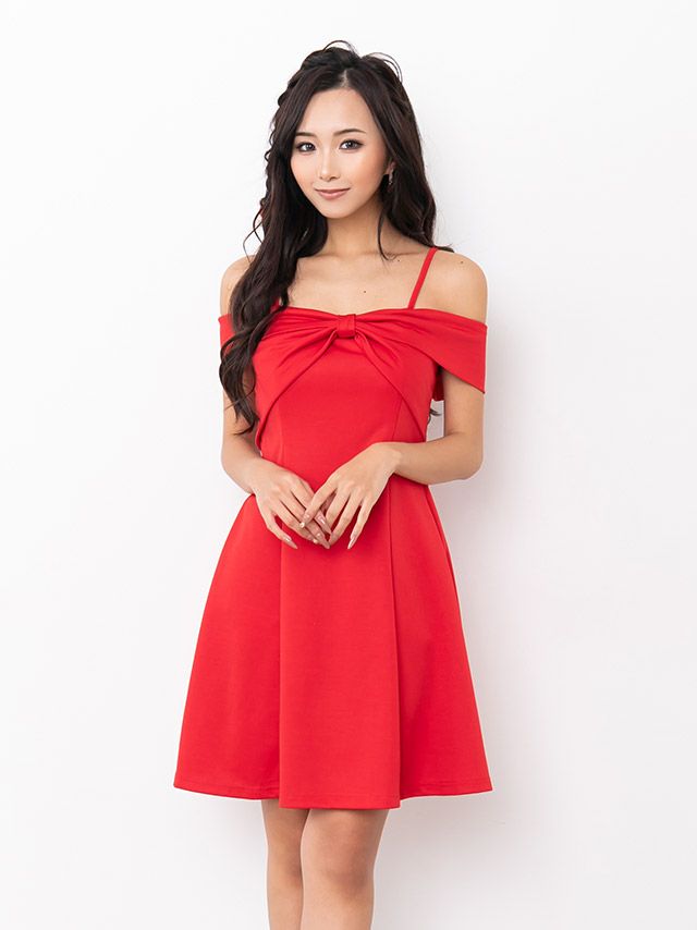 計算されたカッティングで美ボディ強調！勝負シーンに映えるレッドドレス。