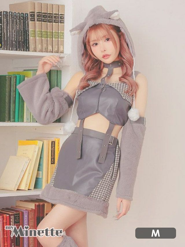 フェイクレザーにもこもこのファーでクールで可愛いウルフコスプレ