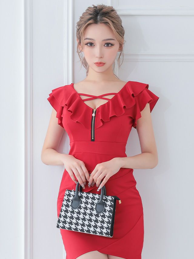 シンプルなコーデのアクセントに！千鳥柄が秋冬コーデにぴったりなハンドバッグ