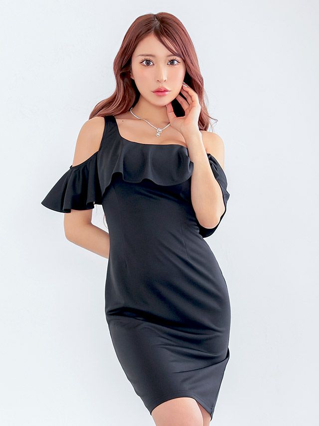 ヘルシーなワンショルにフリルデザインがシンプルドレスに華やかに映えるタイトミニ