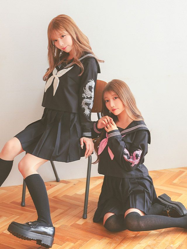 シンプルなデザインに腕の龍の刺繍がアクセントの悪かわセーラー服コスプレ