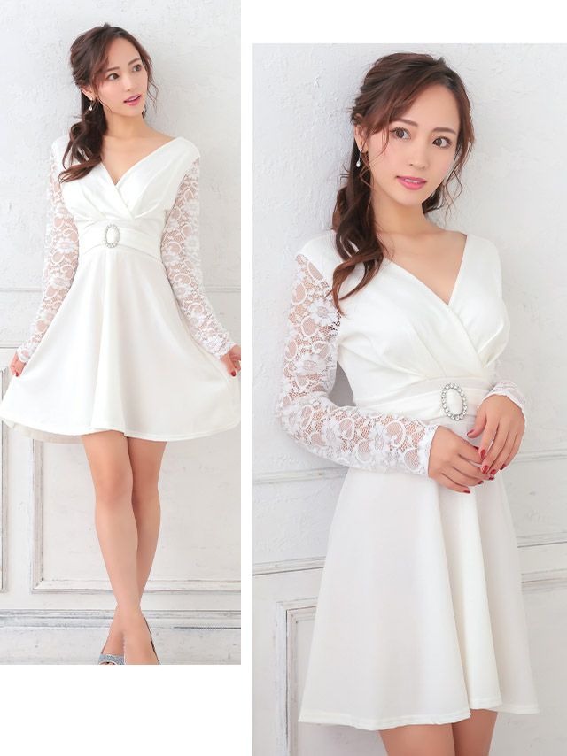 ガーリーなレース袖にセクシーなVネックが合わさった大人ガーリーなフレアミニドレス