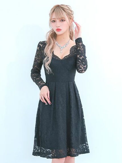 上品な膝丈スカートに総レースが気品漂う大人のフレアミディドレス