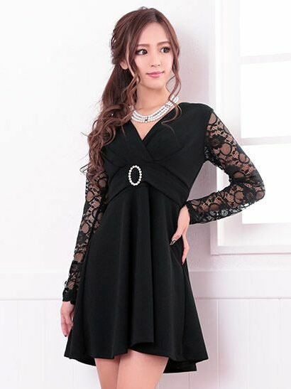 程よい透け感のレーススリーブが上品な大人の魅力引き出すフレアミニドレス