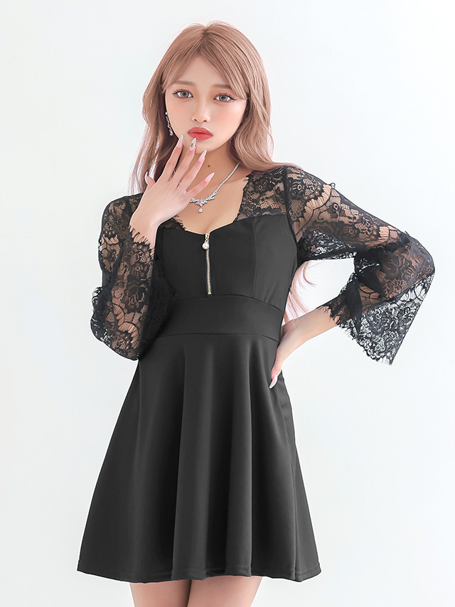 レースとジップの調節で肌見せをコントロールできる、上品さと色気を両立したブラックドレス