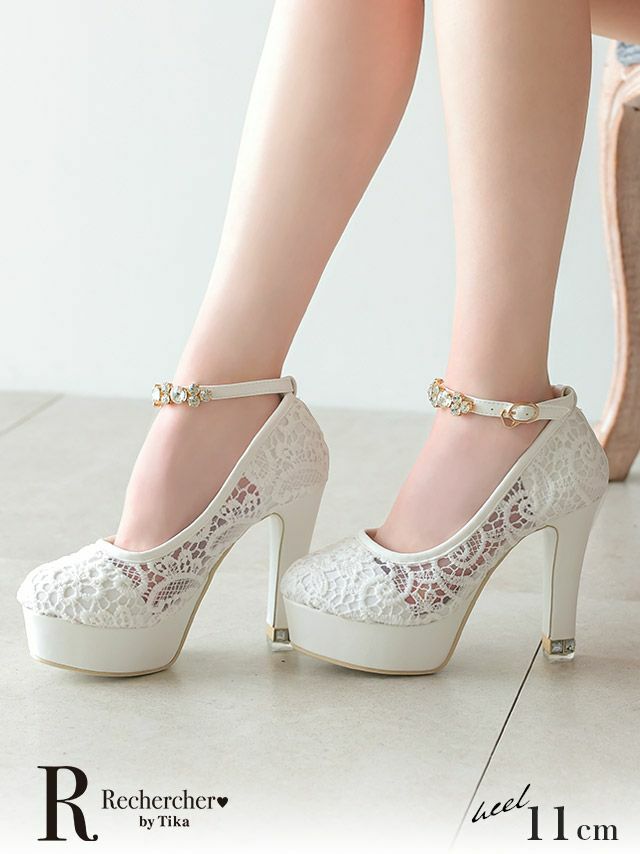 華やかな女性の足元へ導く♡ホワイトレースパンプス