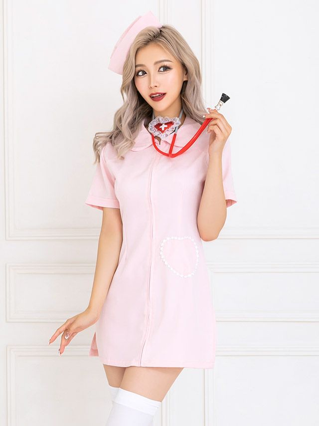 シンプルで可愛いナースコスプレ