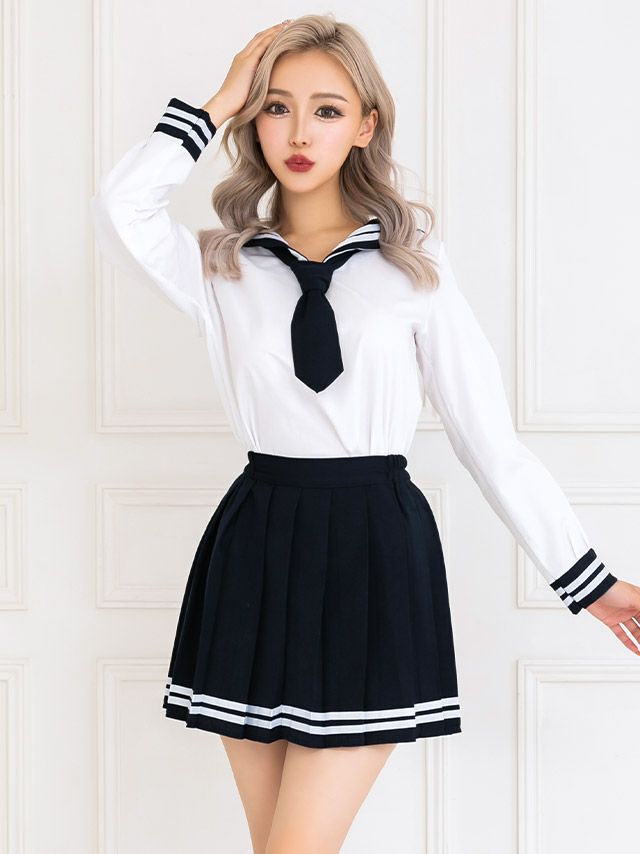 ネイビー×ホワイトが清楚なデザインの王道ミニスカセーラー