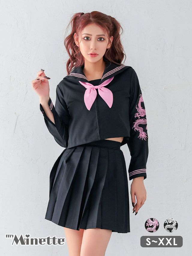 袖の刺繍がクールな王道ミニスカセーラーコスプレ