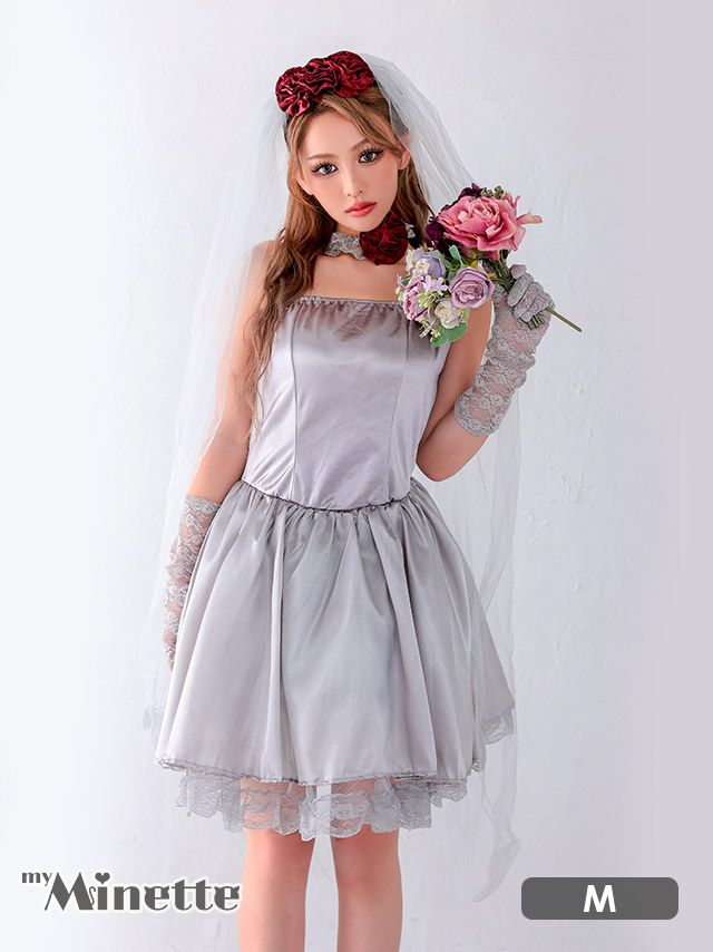 ちょっぴりダークでミステリアスな雰囲気の花嫁コスプレ