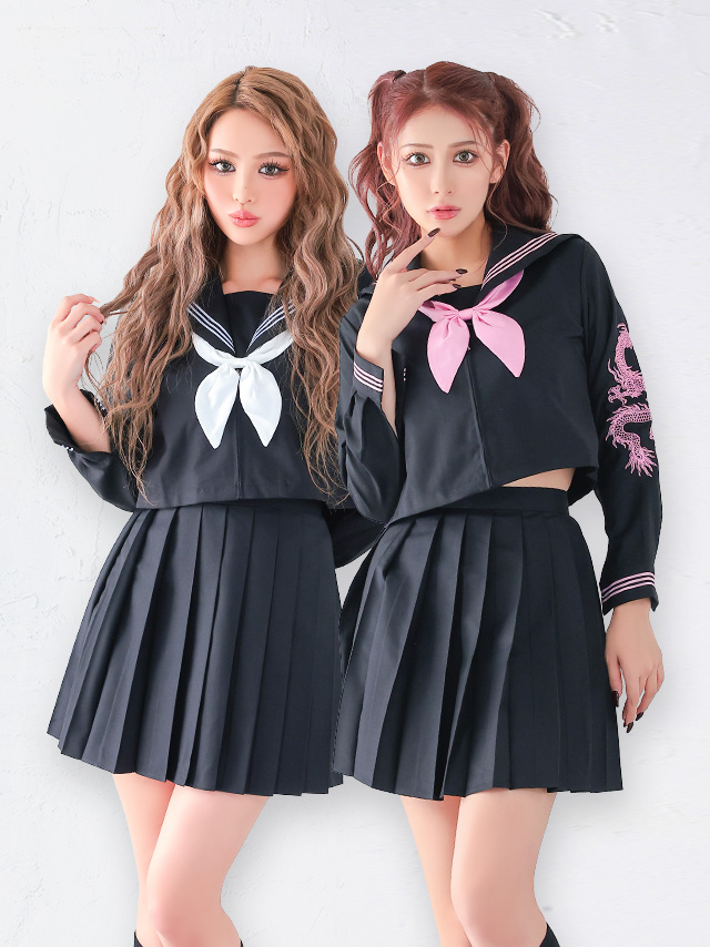 袖に施されたドラゴン指数がクールな平成セーラーコスプレ