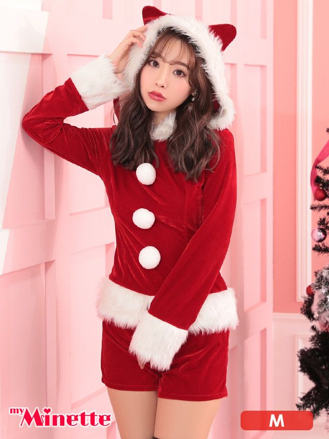 露出控えめのパンツステイルで安心なサンタコス