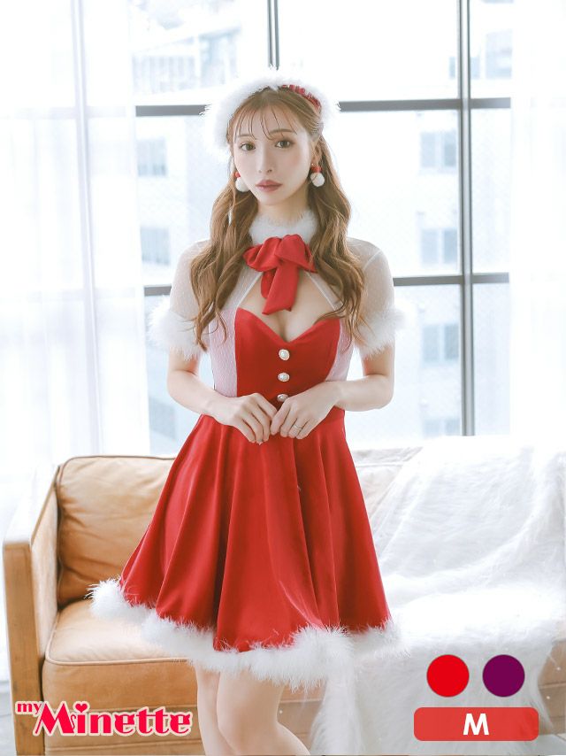 大胆に開いた胸元がセクシーなセクシーサンタコスプレ