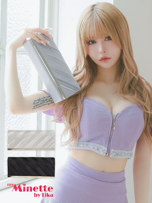 何にでも合わせやすい♡上品クラッチバッグ