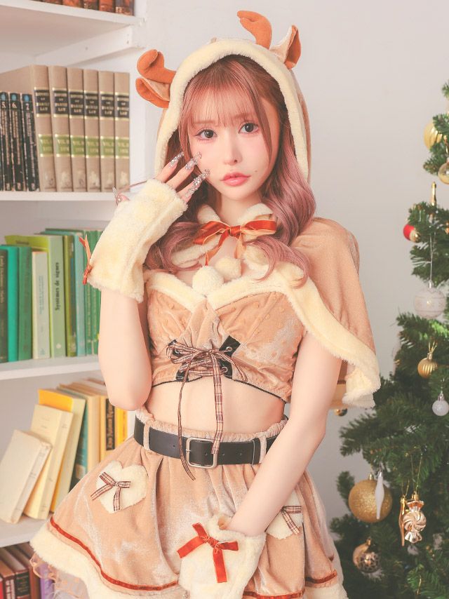 ちょこんと生えたツノがラブリーなふわふわトナカイコスプレ