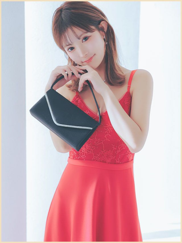 シンプルなデザインにV字型のビジューラインが高級感あふれるハンドミニバッグ