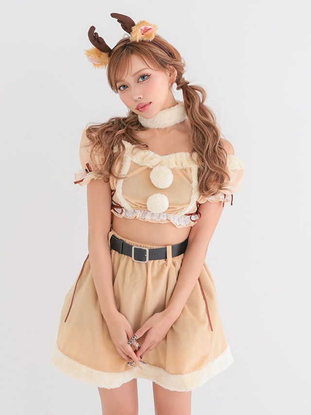ふわふわなファー素材のセットアップに角カチューシャが可愛いトナカイコスプレ
