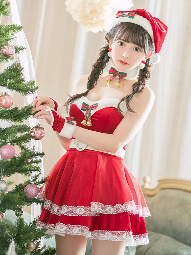 クリスマスカラーが詰まったSNS映えサンタコスプレ