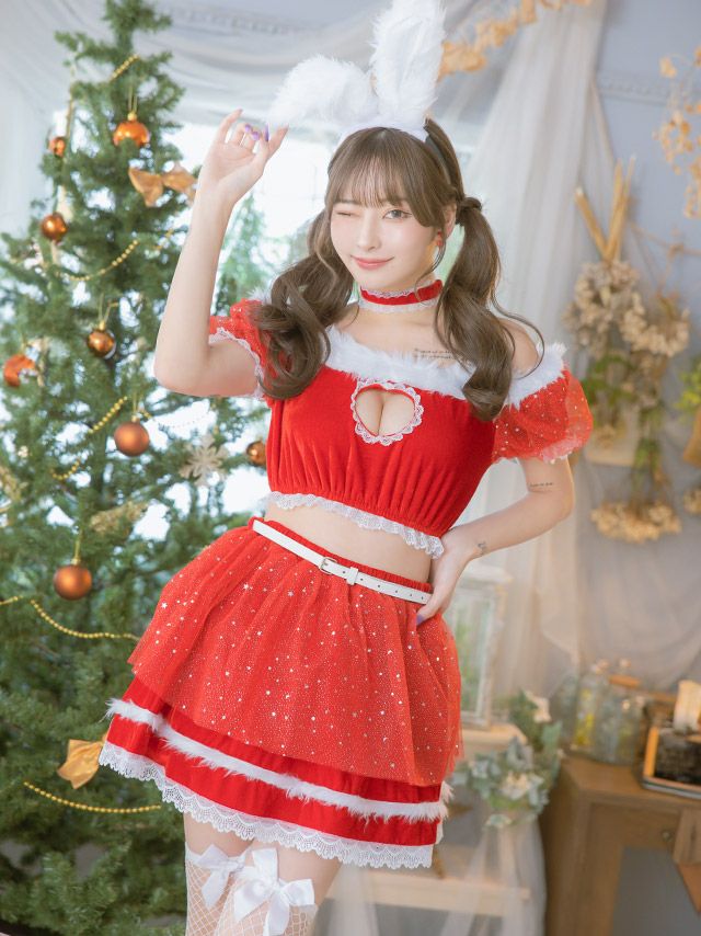 谷間魅せがセクシーなバニーサンタコス