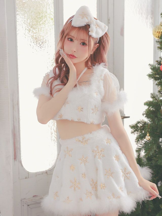 あざと可愛いふわもこホワイトサンタ