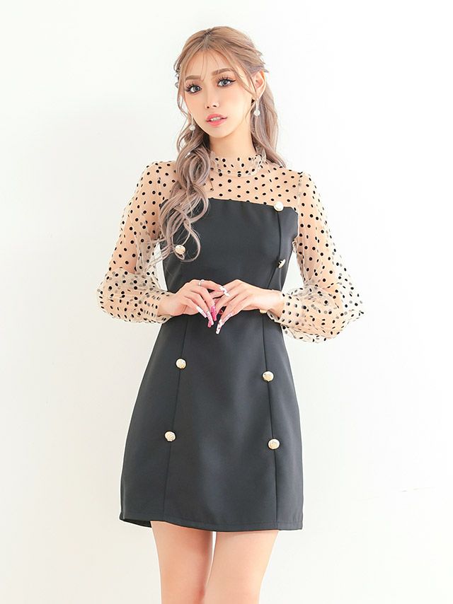 トレンドかんのあるドットデザインが可愛いフレアミニドレス